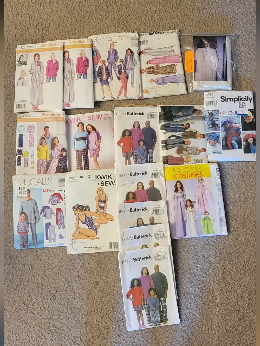 Simplicity Sewing Pattern Assortment Adult And Kids.